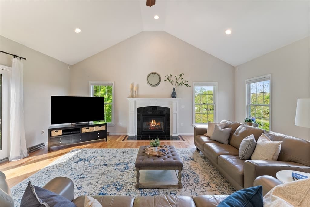 46 Cislak Drive photo 4