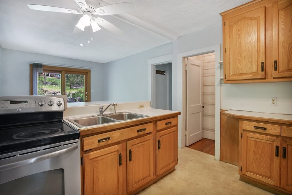 26 Rockview St. photo 3
