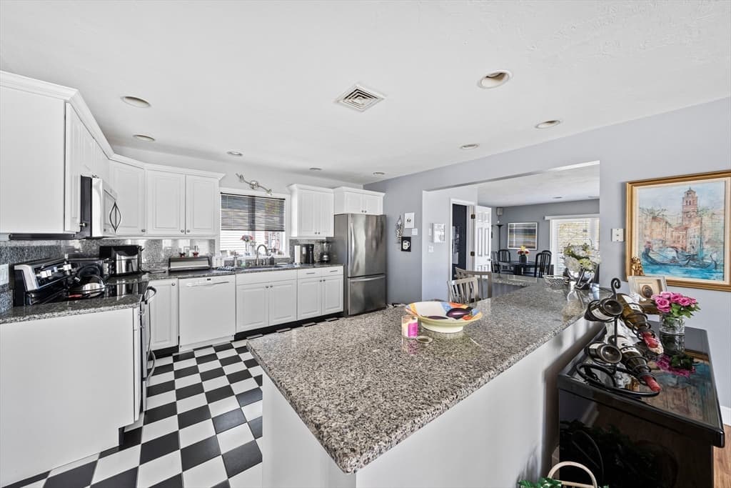 166 Samoset Ave photo 3