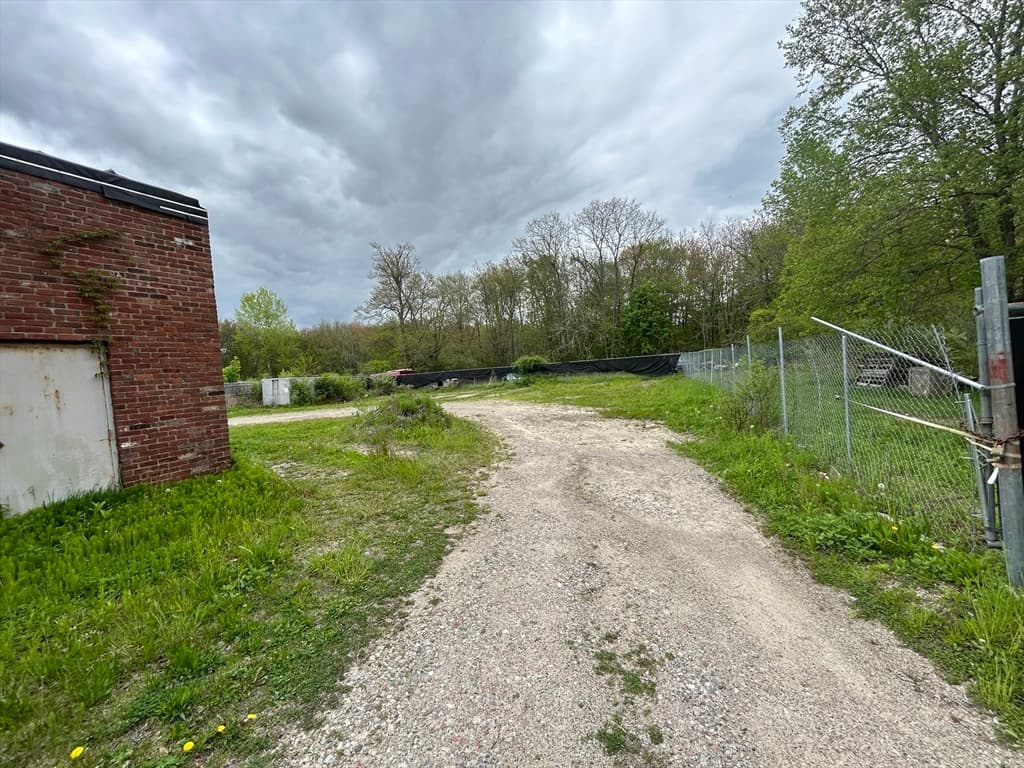 109 Broadway photo 5