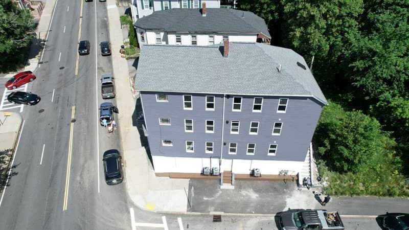 138 Belmont St photo 3