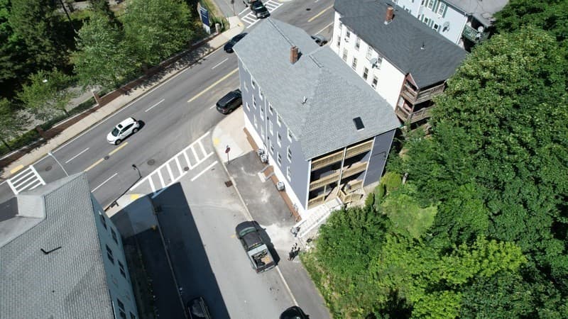 138 Belmont St photo 5
