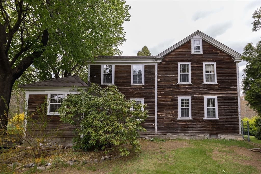 272 Maple Ave photo 2