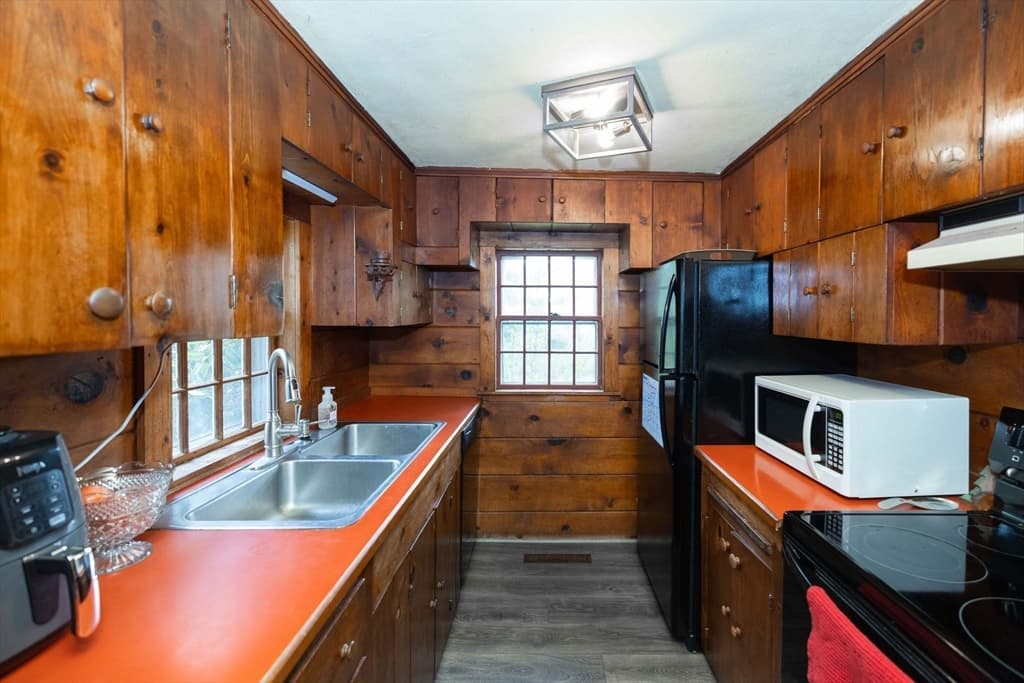 272 Maple Ave photo 5