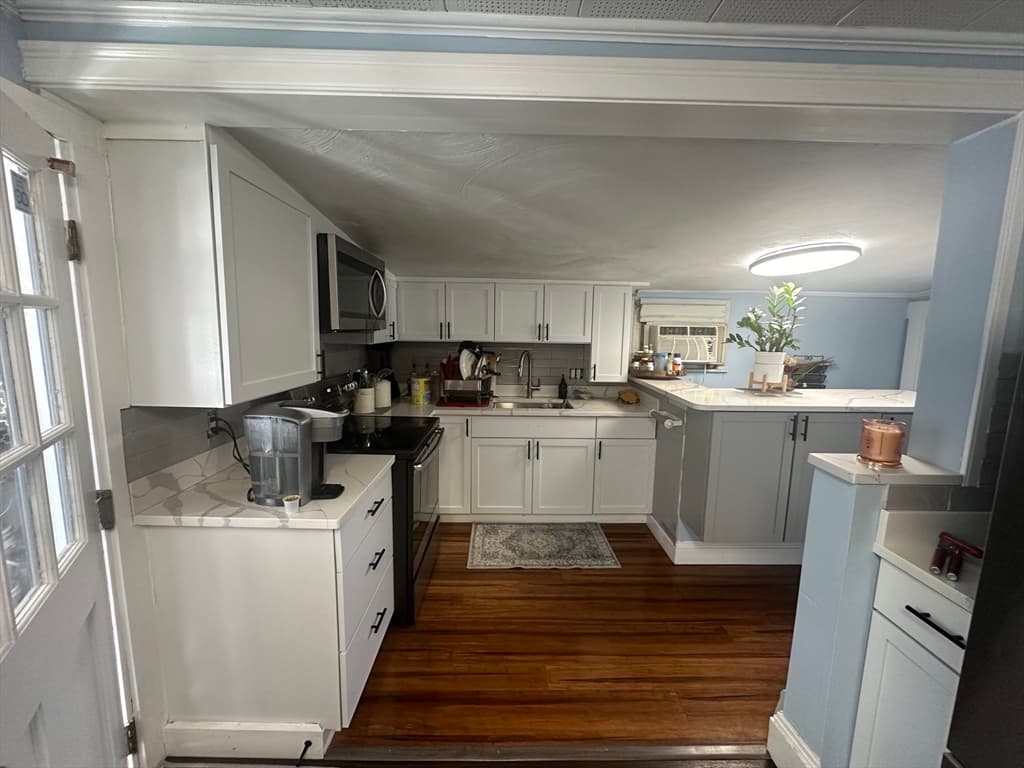 155R Seminole Ave
