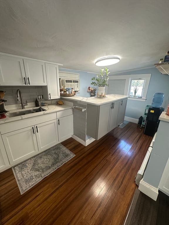 155R Seminole Ave photo 4