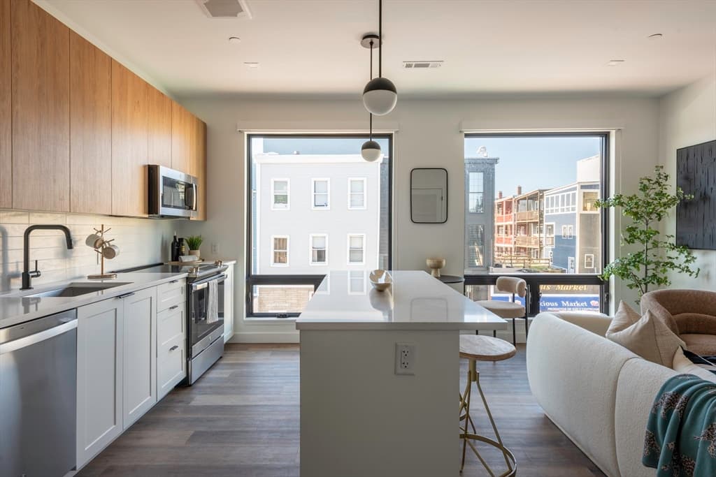 282 Bremen St #320
