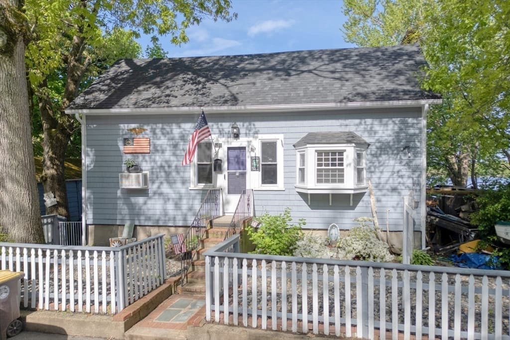 32 Lambert Ave photo 2