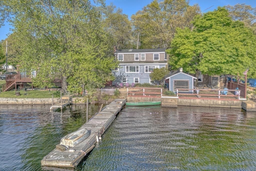 32 Lambert Ave photo 4