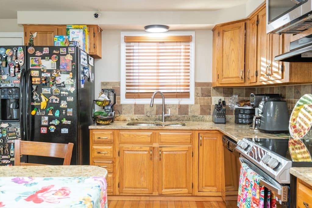 377 Essex St #377 photo 3