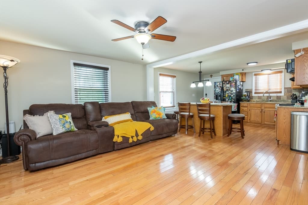 377 Essex St #377 photo 5