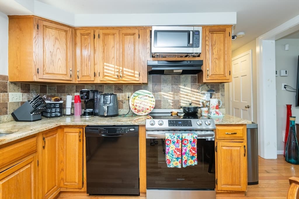 377 Essex St #377 photo 4