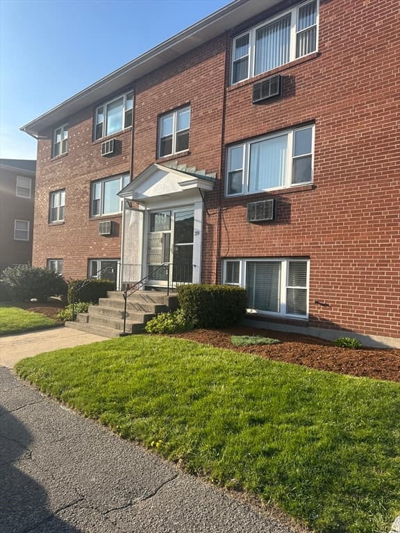 39 Carey Ave #7