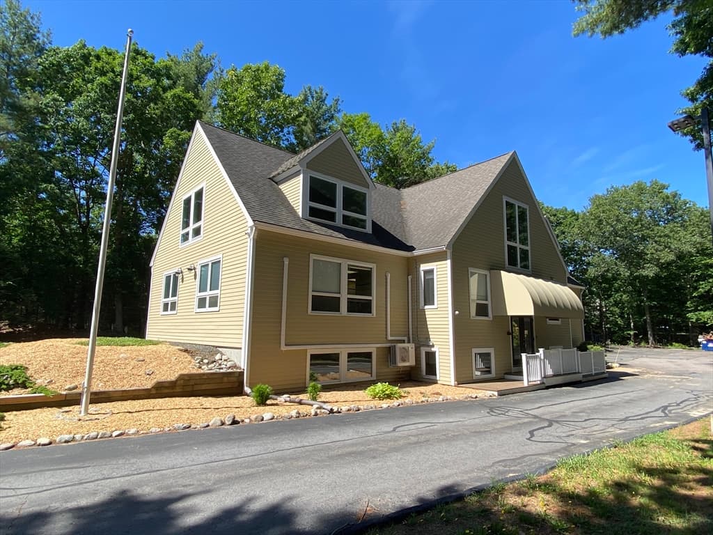 195 Hanover St