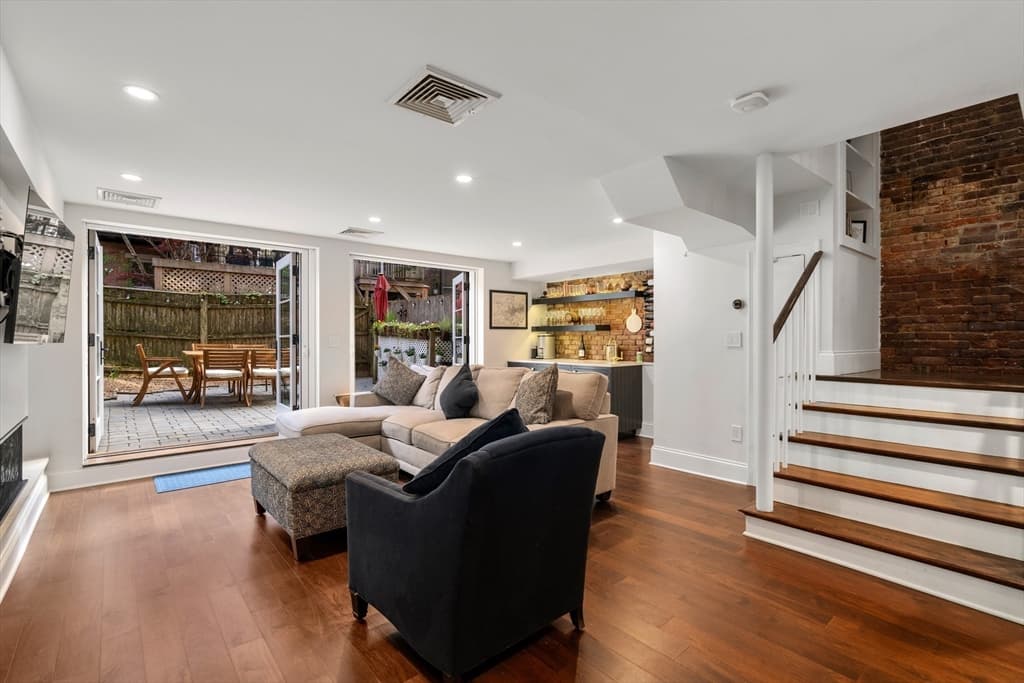 40 Dwight St #1 photo 2