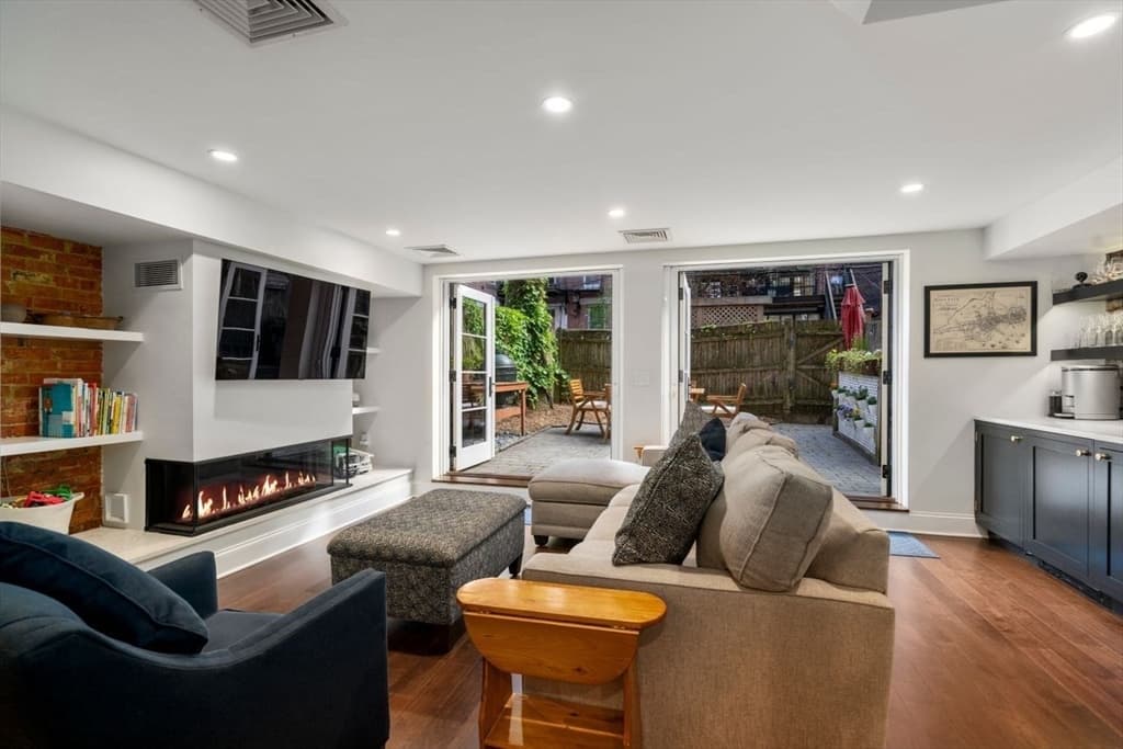 40 Dwight St #1