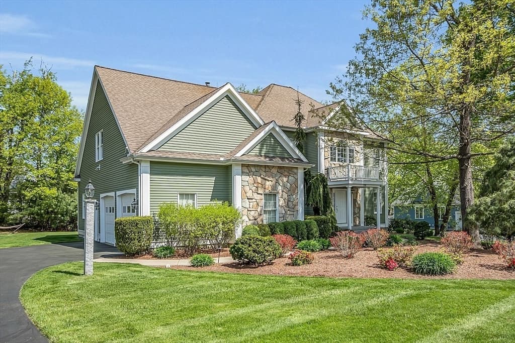 28 Royal Oaks Way