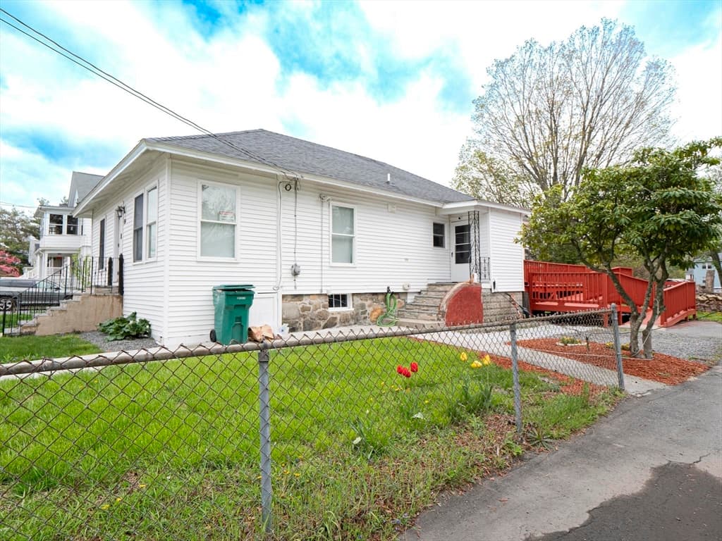 54 Hadley St photo 2