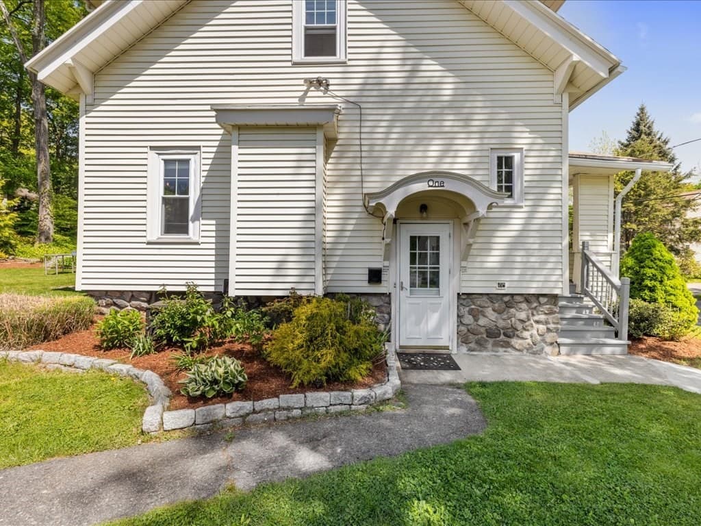 1 Wildrose Ave photo 4