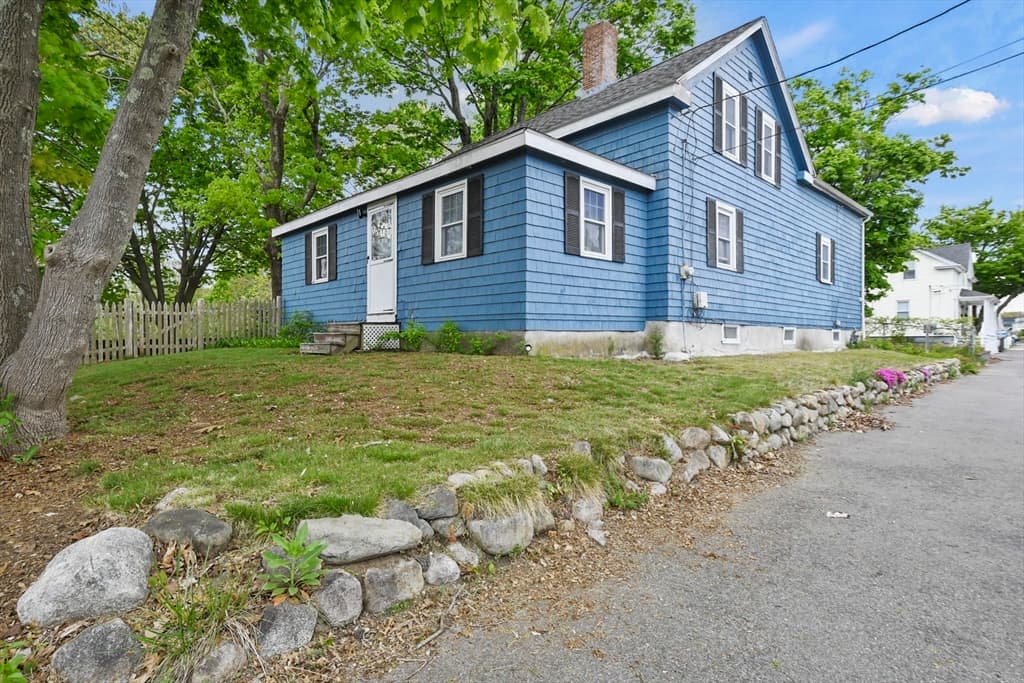 8 Cottage Street photo 2