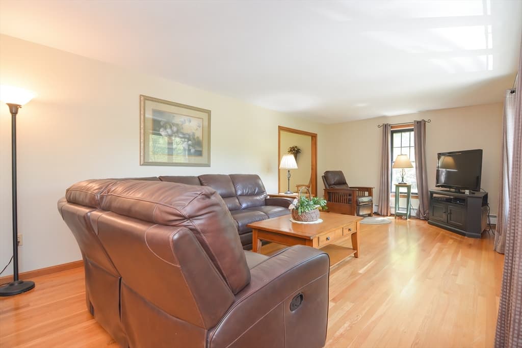 50 Adams St photo 3