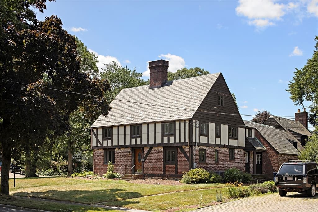 90 Larchmont photo 2