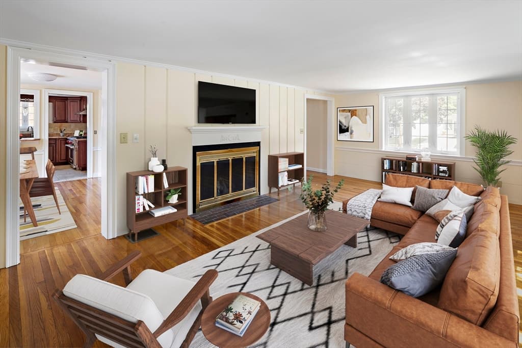 90 Larchmont photo 3