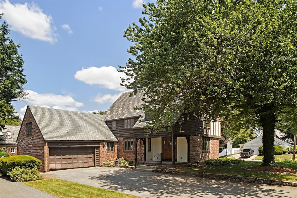 90 Larchmont