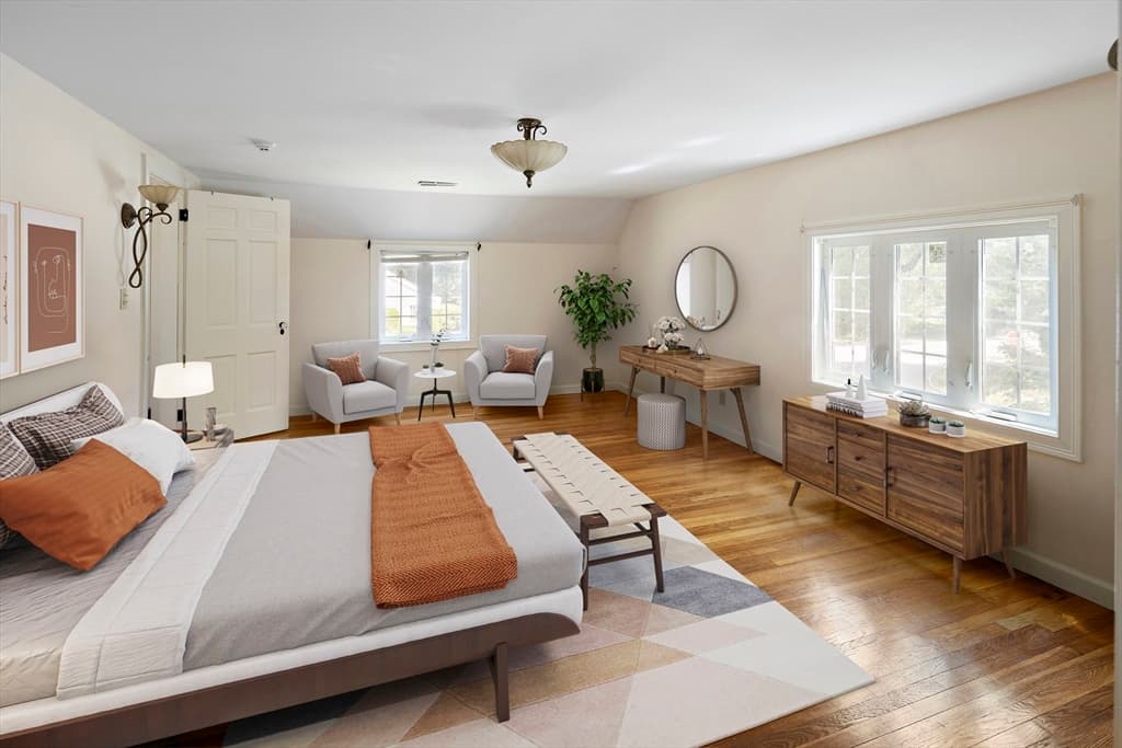 90 Larchmont photo 5