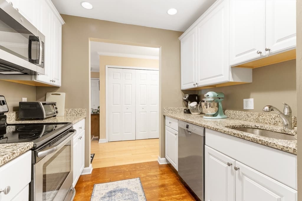76 Elm #118 photo 5