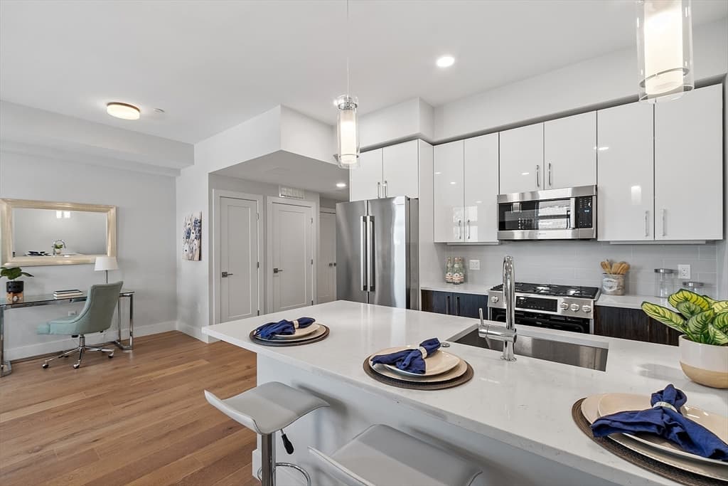 124 Highland Ave #101 photo 2