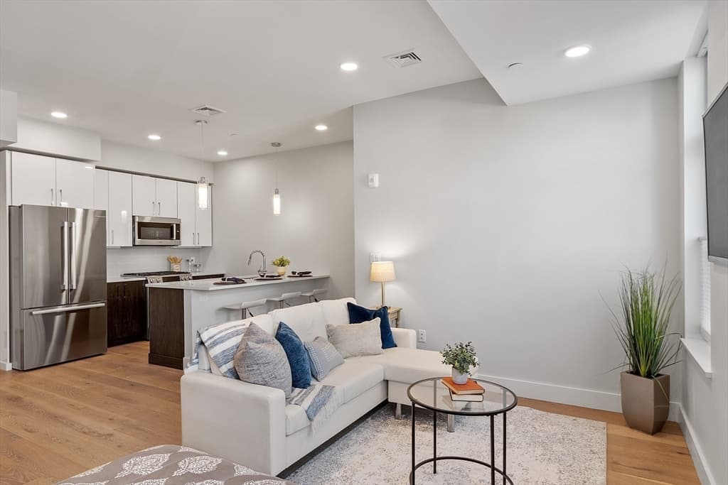 124 Highland Ave #101 photo 3