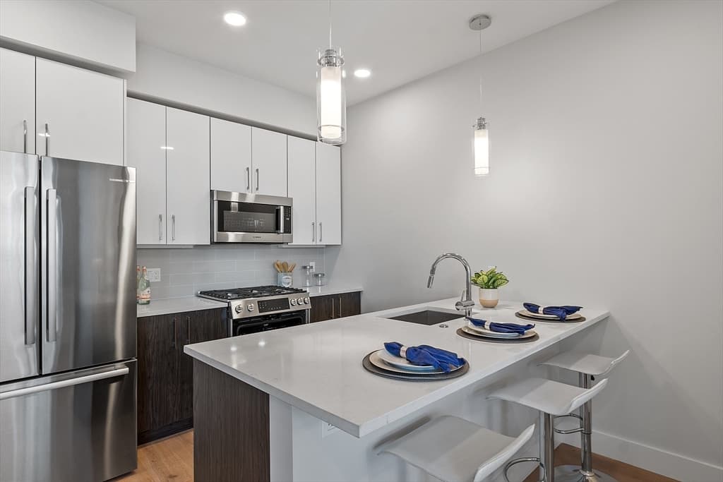 124 Highland Ave #101