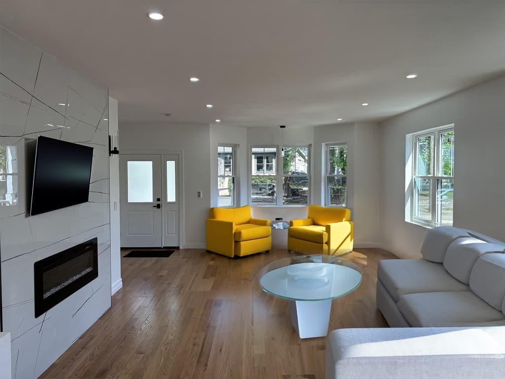 17 Maverick St #17 photo 3
