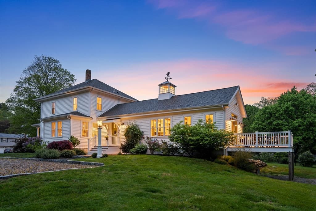 321 Pleasant St