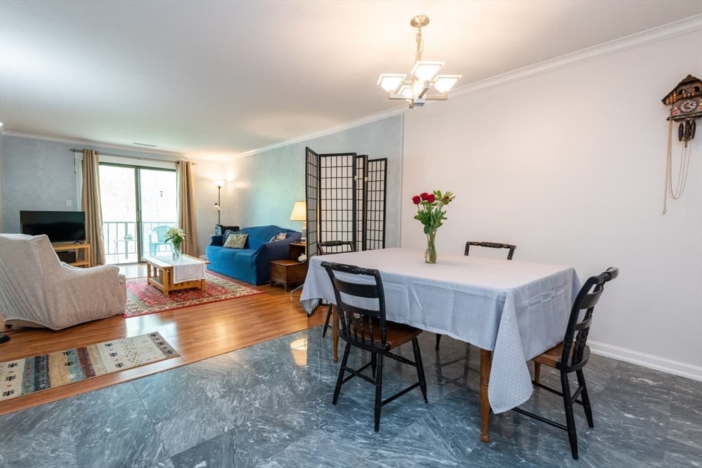 7 Greenbriar #207 photo 3