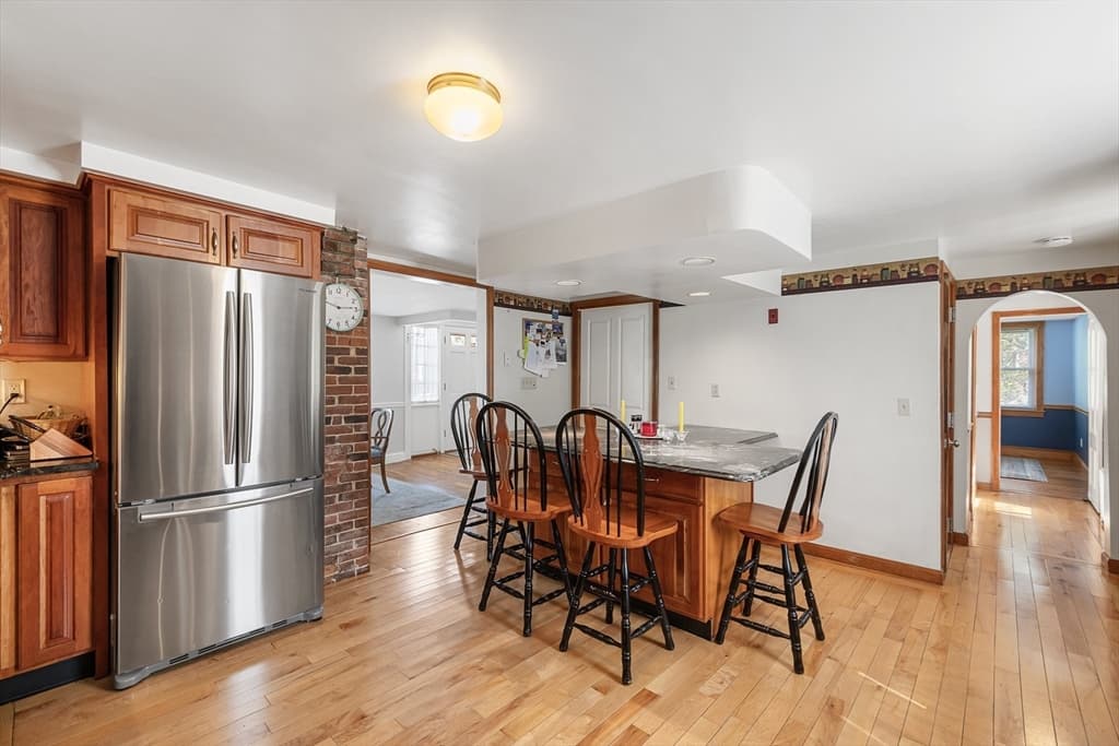 67 Pleasant St photo 5