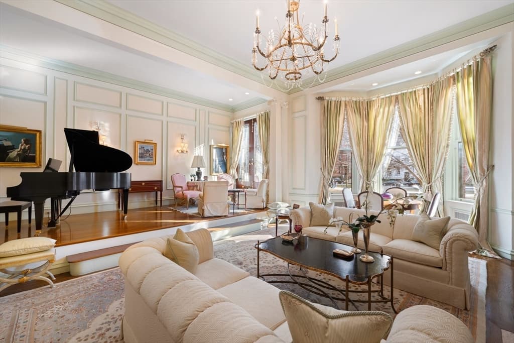 129 Commonwealth Avenue photo 3