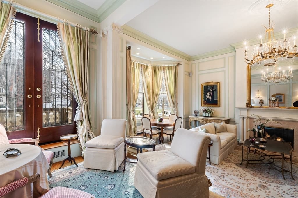 129 Commonwealth Avenue photo 4