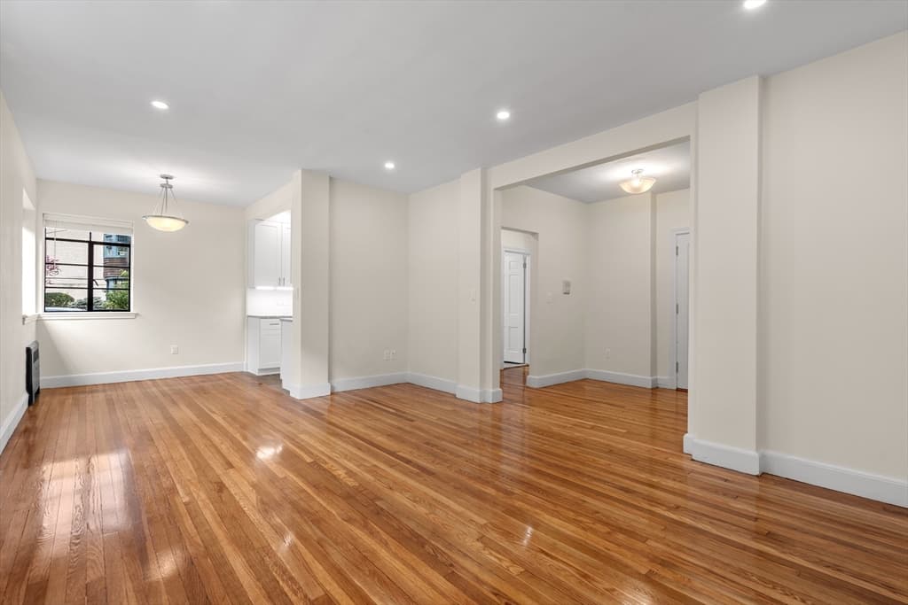 97 Strathmore Rd #1 photo 2