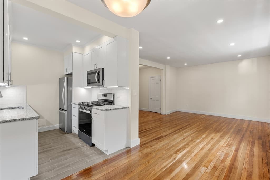 97 Strathmore Rd #1 photo 5