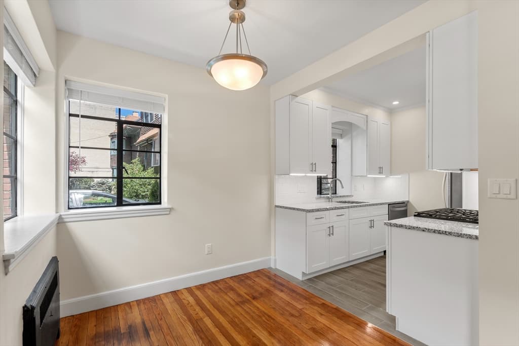 97 Strathmore Rd #1 photo 4
