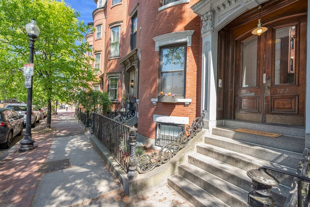 322 Shawmut Ave #1