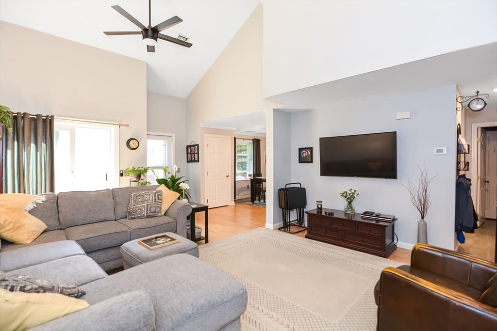 10 Country Club Ln #C photo 4