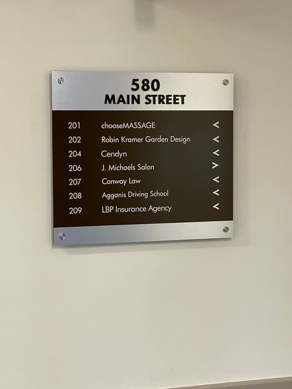 580 Main St photo 4
