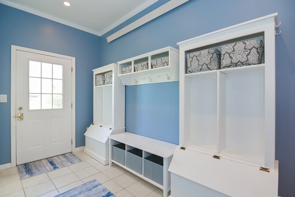 18 Roosevelt Ln photo 3
