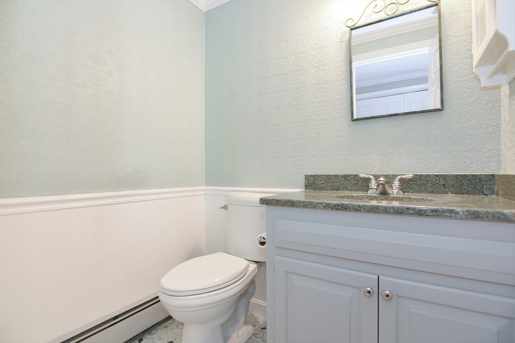 18 Roosevelt Ln photo 5