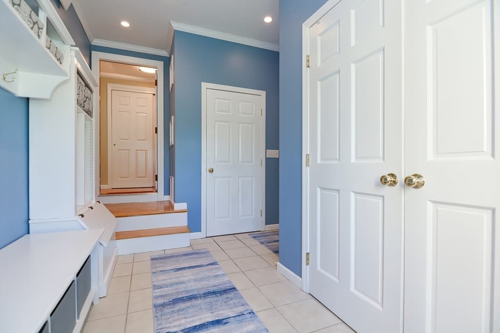 18 Roosevelt Ln photo 4