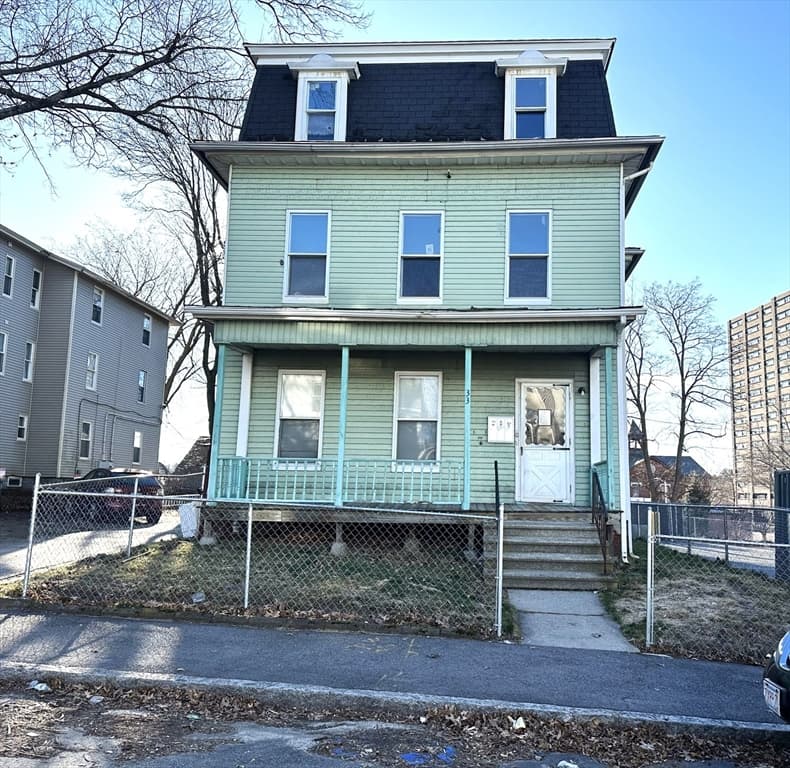 33 Russell Street
