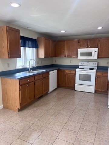 39-41 Fuller Ave photo 3